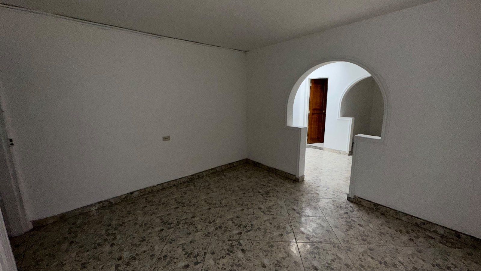 CASA EN ARRIENDO UBICADA EN BELLO SECTOR MANCHESTER - 2