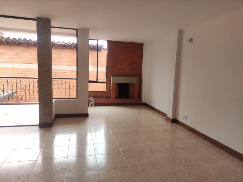 Casa en arriendo ubicada en Envigado, sector Loma de las Brujas - 2