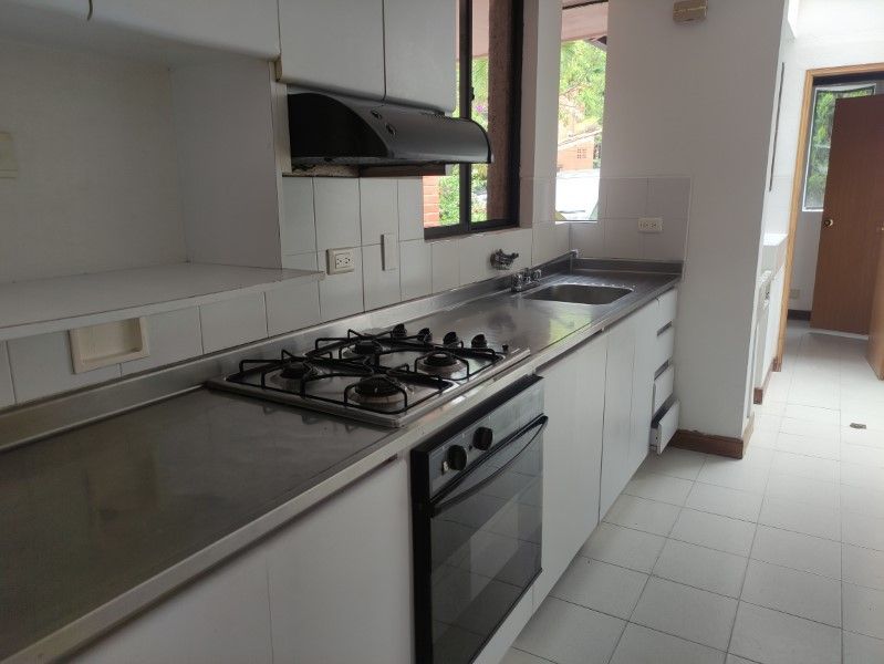 Casa en arriendo ubicada en Envigado, sector Loma de las Brujas - 4