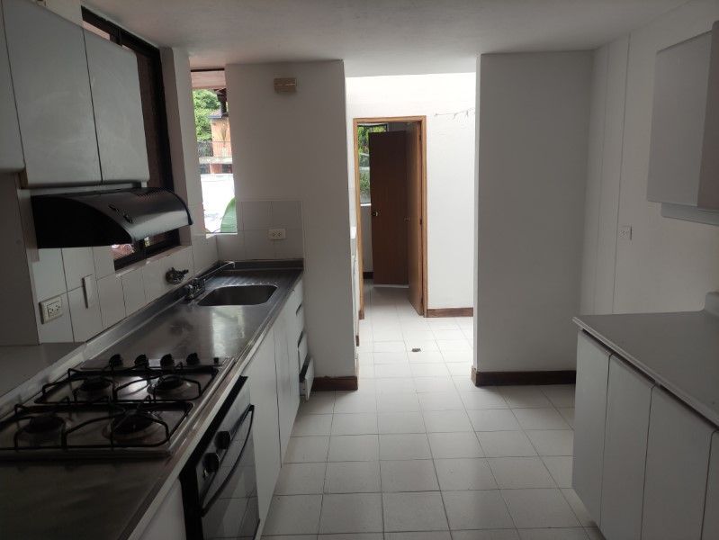 Casa en arriendo ubicada en Envigado, sector Loma de las Brujas - 5