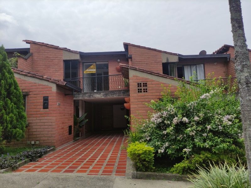 Casa en arriendo ubicada en Envigado, sector Loma de las Brujas - 24