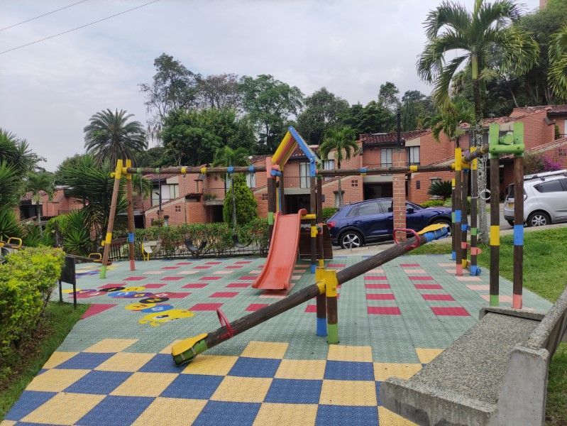 Casa en arriendo ubicada en Envigado, sector Loma de las Brujas - 25
