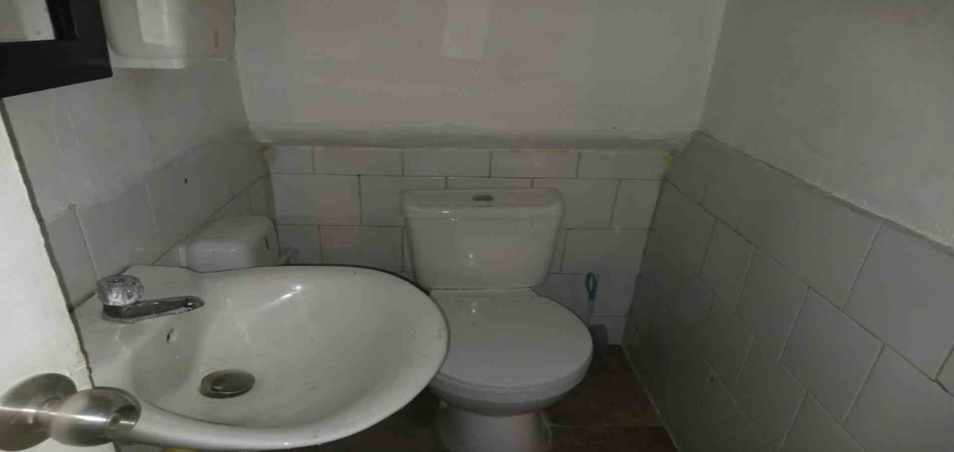 Local en arriendo ubicado en Medellín, sector La Castellana - 5