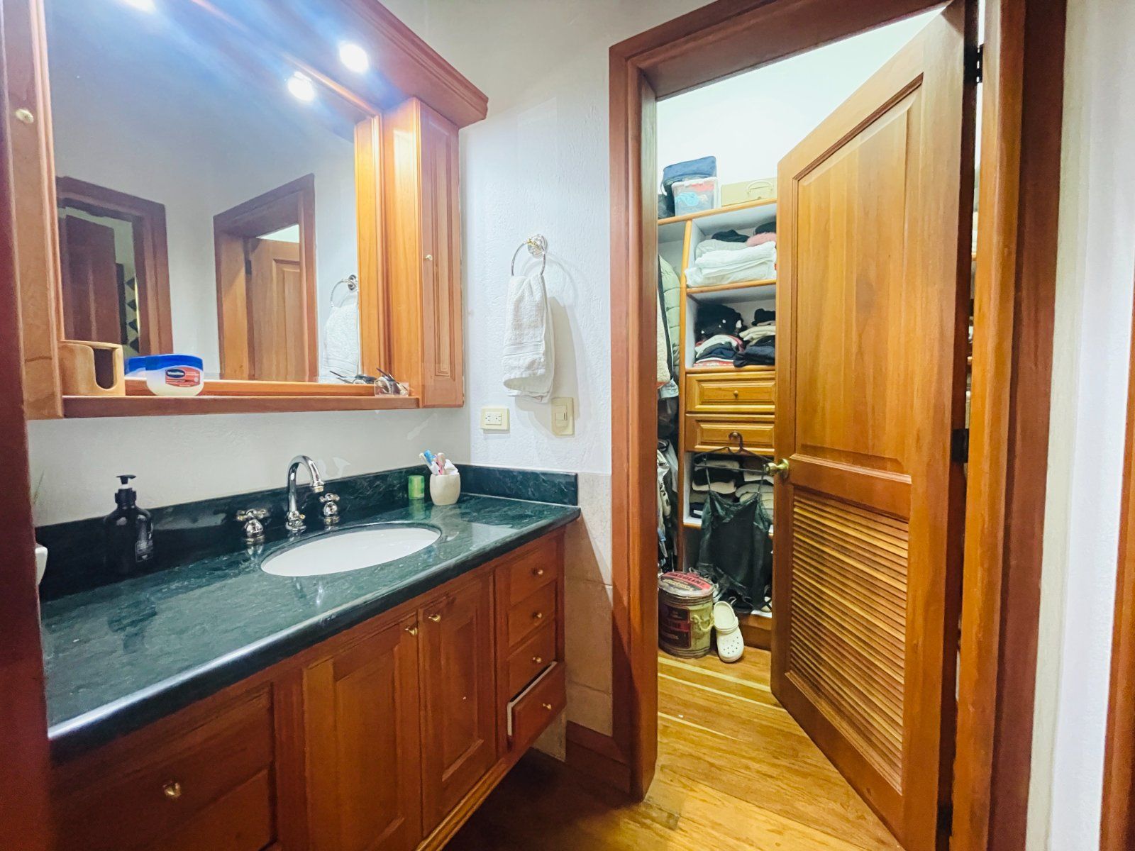 CASA EN VENTA UBICADA EN ENVIGADO SECTOR ESCOBERO - 13
