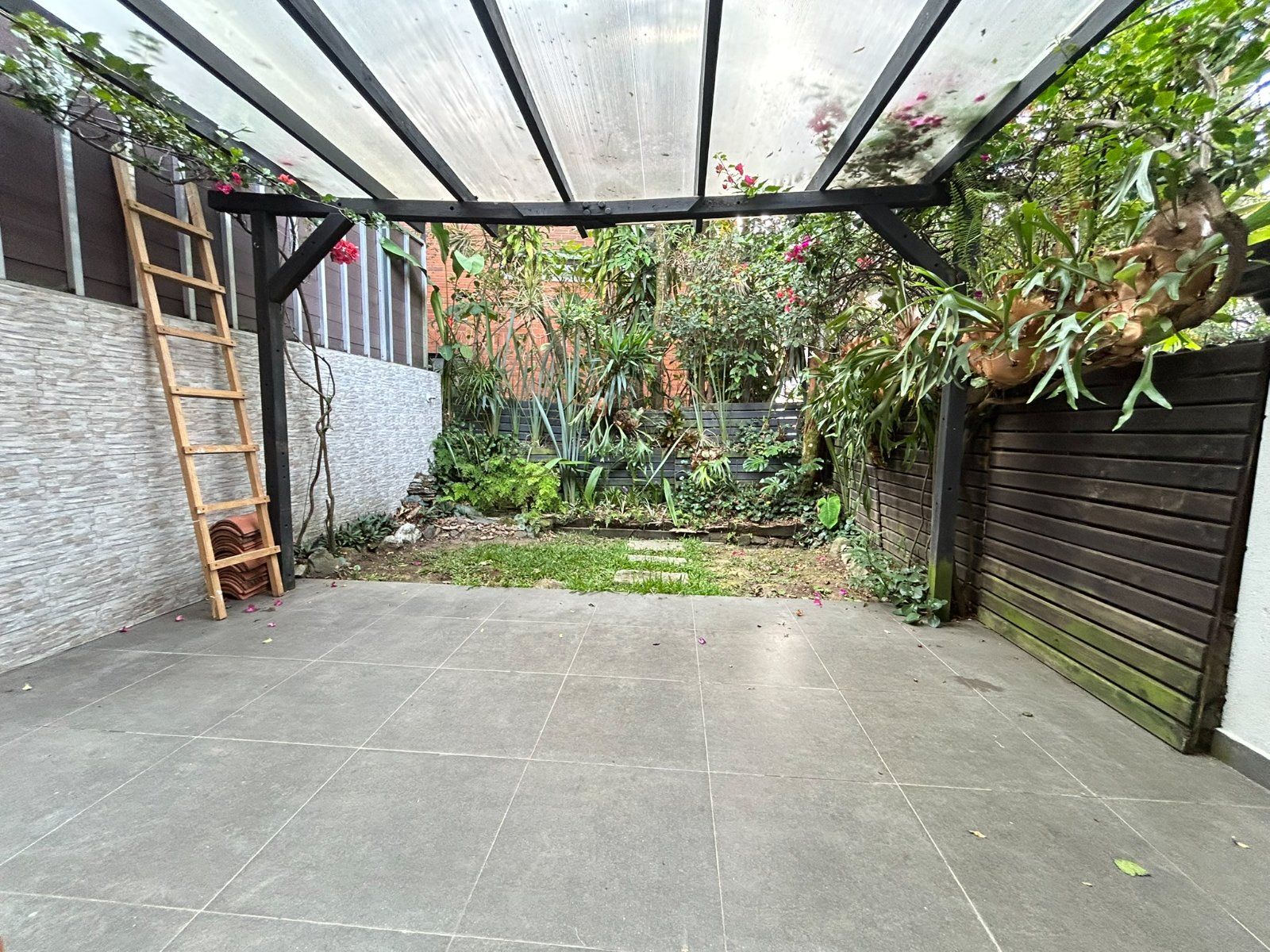 CASA EN ARRIENDO UBICADA EN ENVIGADO SECTOR CUMBRES - 18
