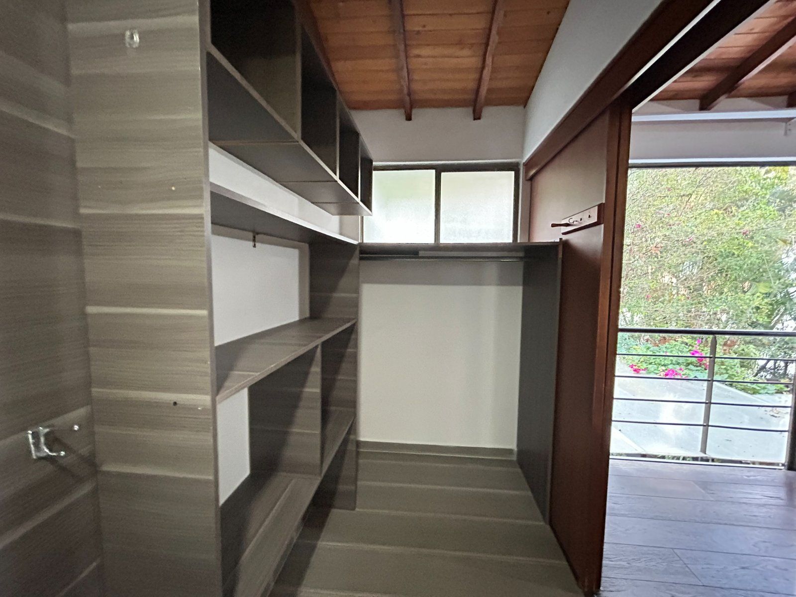 CASA EN ARRIENDO UBICADA EN ENVIGADO SECTOR CUMBRES - 3
