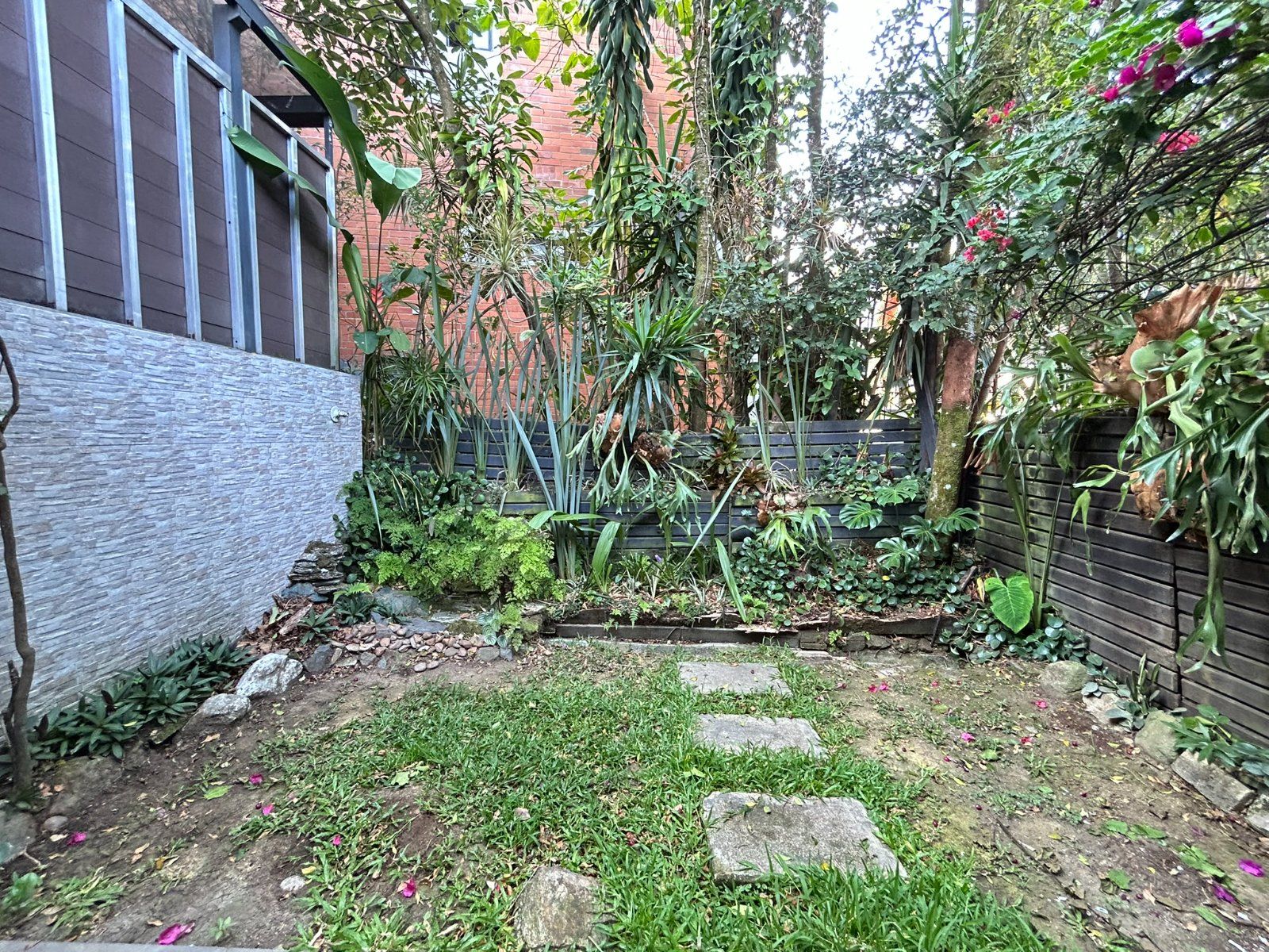 CASA EN ARRIENDO UBICADA EN ENVIGADO SECTOR CUMBRES - 19