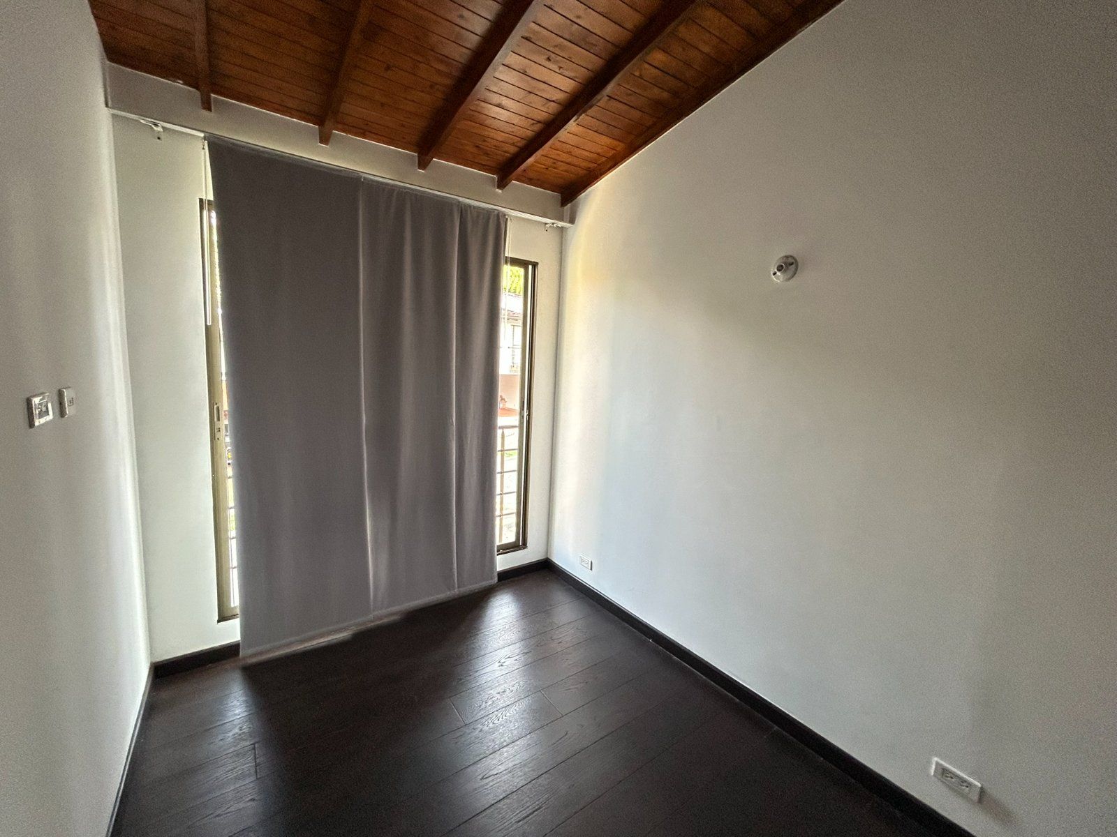 CASA EN ARRIENDO UBICADA EN ENVIGADO SECTOR CUMBRES - 10