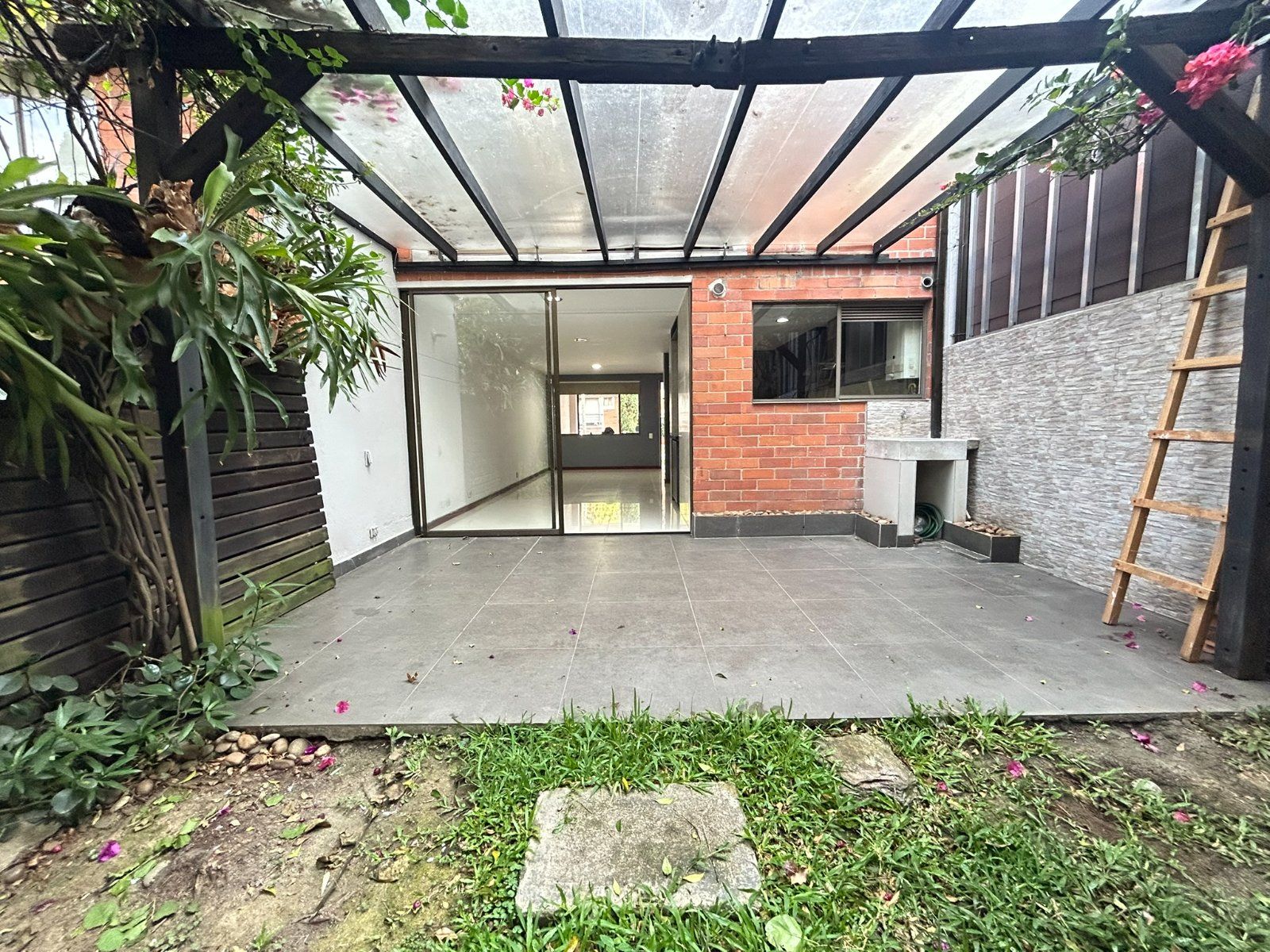 CASA EN ARRIENDO UBICADA EN ENVIGADO SECTOR CUMBRES - 17