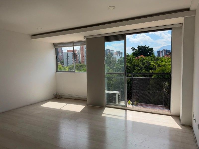 APARTAESTUDIO EN VENTA UBICADO EN MEDELLIN SECTOR LOMA DE LOS BERNAL - 4