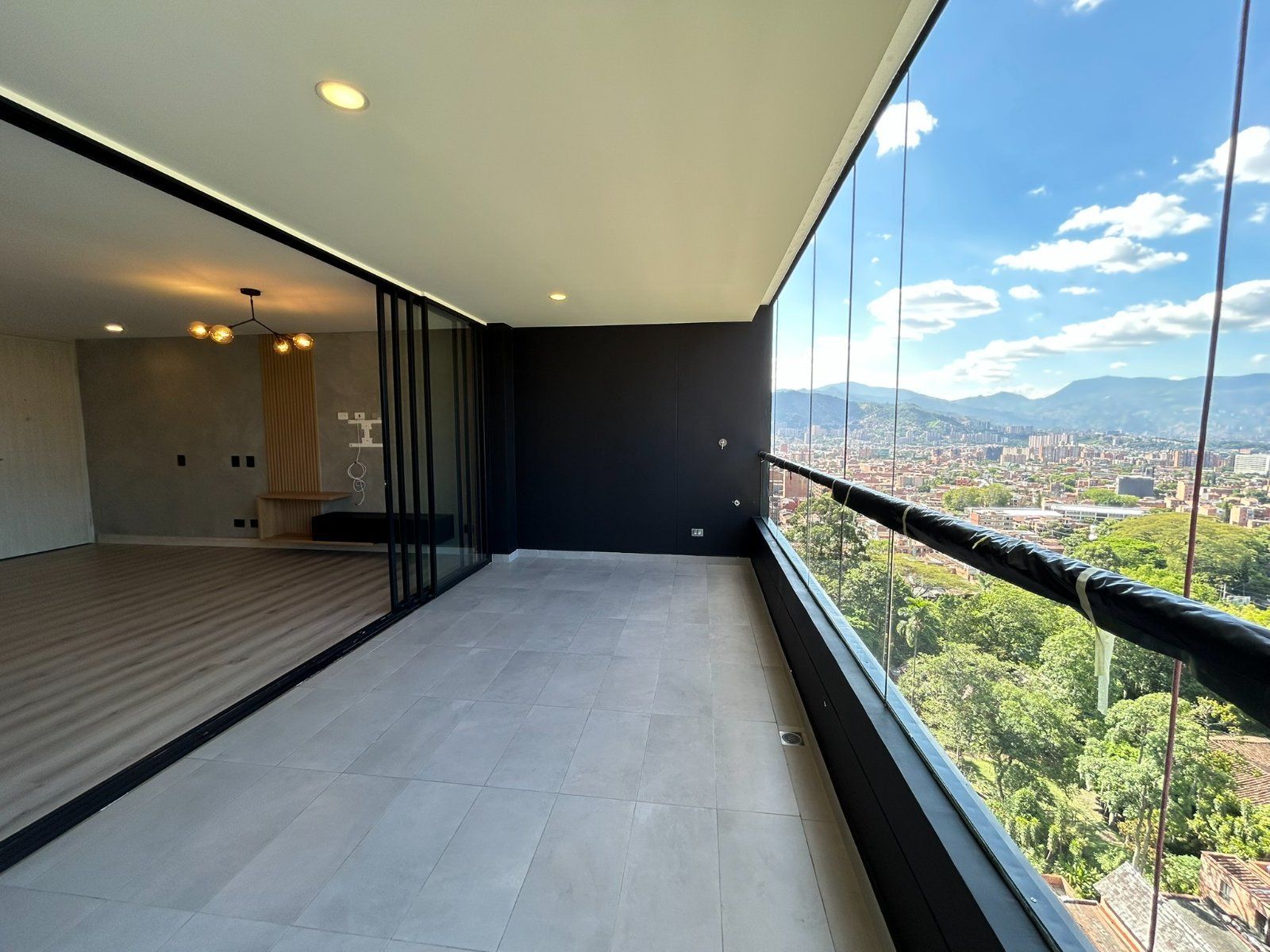 APARTAMENTO EN ARRIENDO UBICADO EN ENVIGADO SECTOR LOMA DE LAS BRUJAS - 13