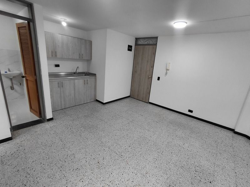 Oficina en arriendo ubicada en Medellín, sector Estadio - 5
