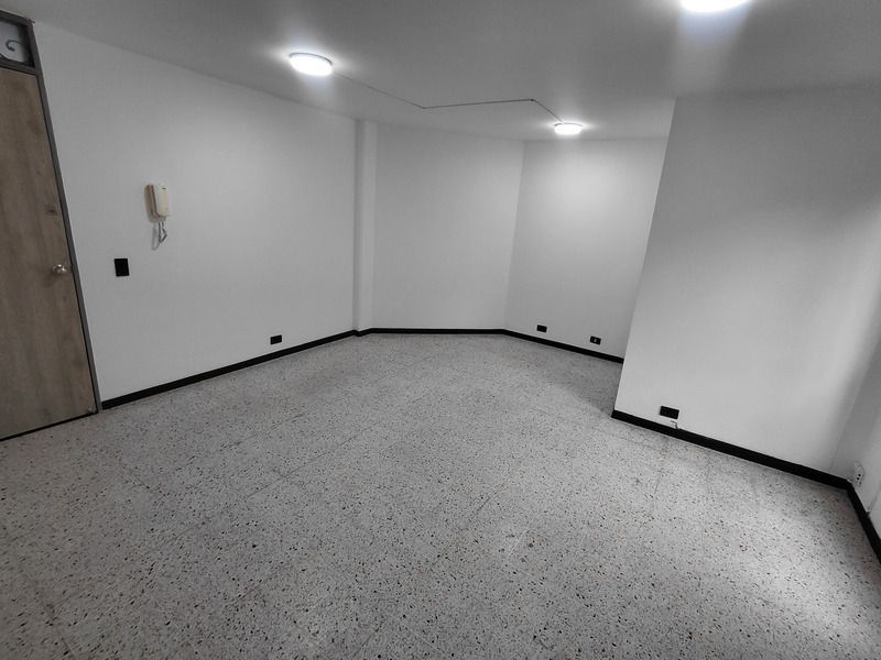 Oficina en arriendo ubicada en Medellín, sector Estadio - 6