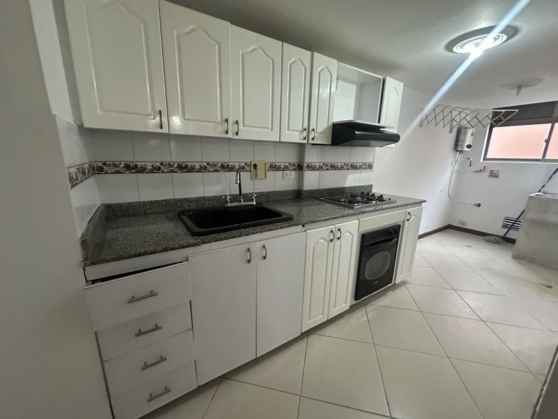 Apartamento en arriendo ubicado en Envigado, sector Jardines - 3