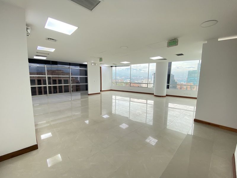 OFICINA EN ARRIENDO UBICADA EN EL POBLADO SECTOR MILLA DE ORO - 2
