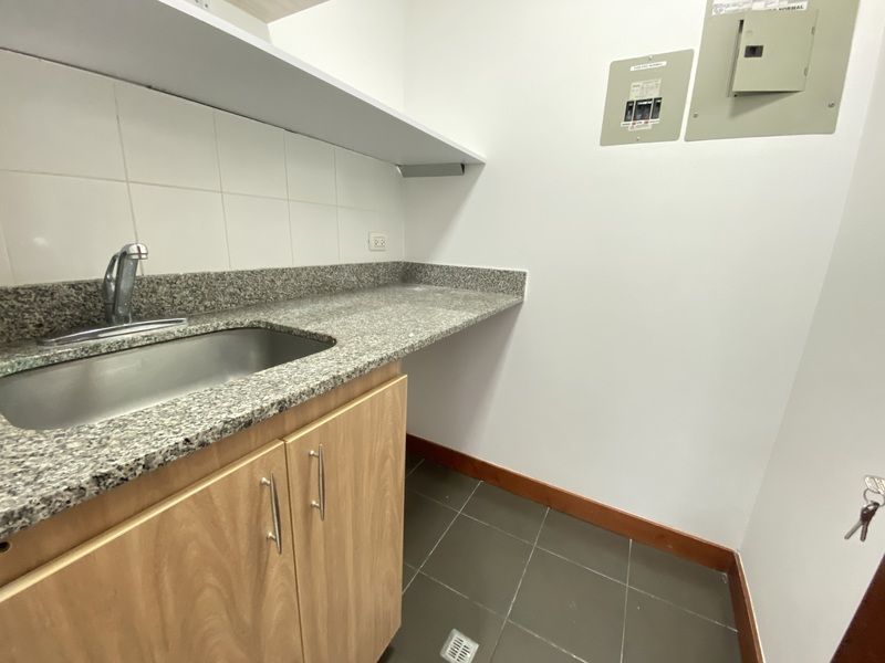 OFICINA EN ARRIENDO UBICADA EN EL POBLADO SECTOR MILLA DE ORO - 7