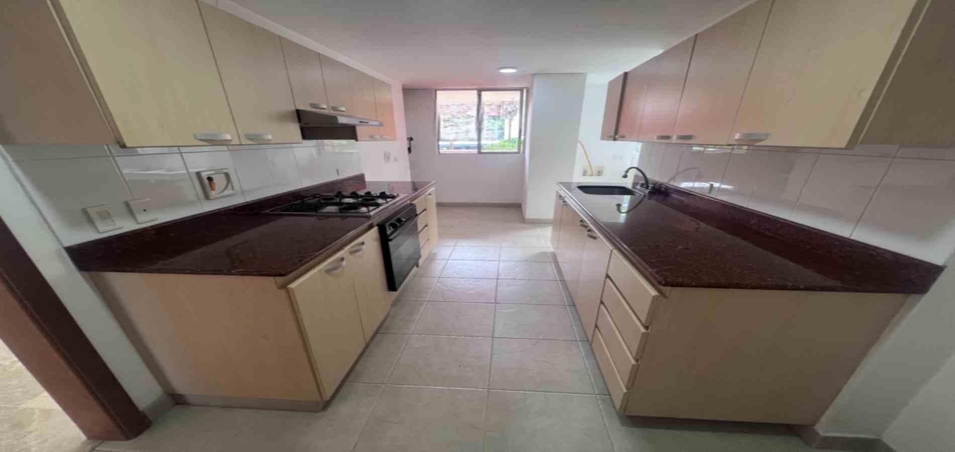 APARTAMENTO EN ARRIENDO UBICADO EN EL POBLADO SECTOR SAN LUCAS - 4