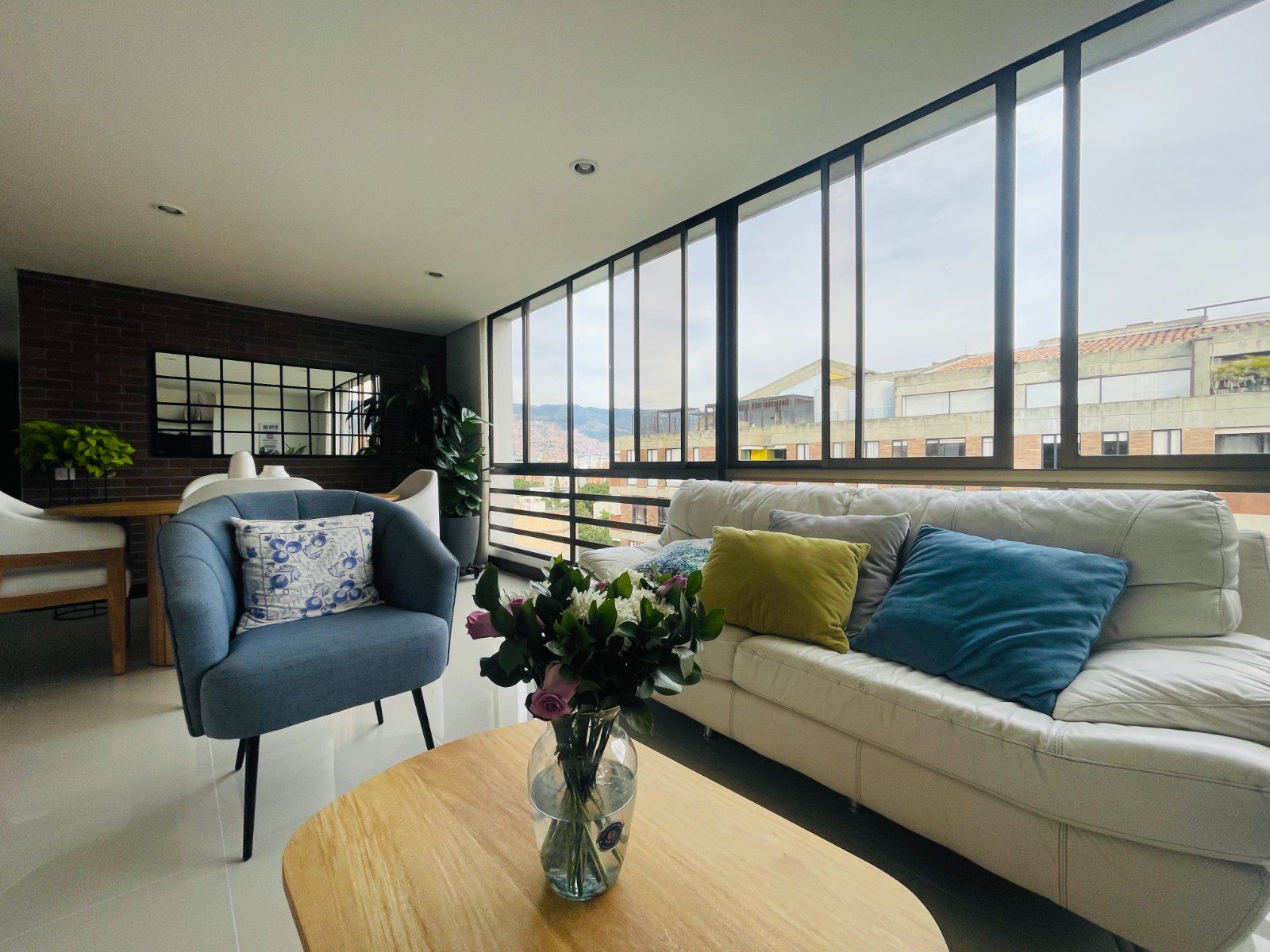 APARTAMENTO EN VENTA UBICADO EN MEDELLIN SECTOR LAURELES