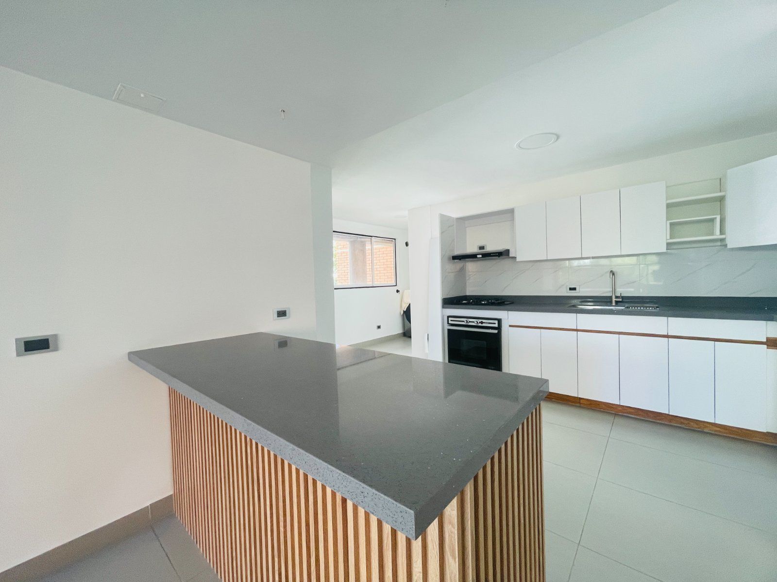 APARTAMENTO EN VENTA UBICADO EN MEDELLÍN SECTOR POBLADO - 2
