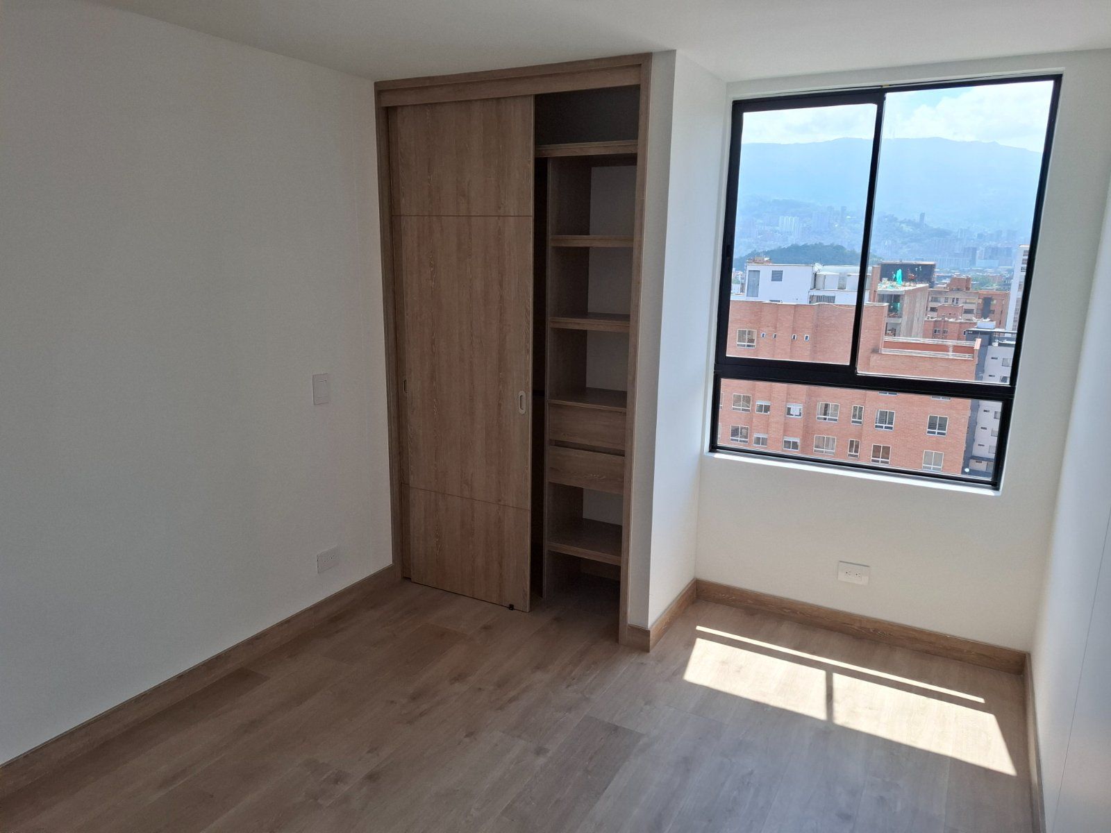 APARTAMENTO EN VENTA UBICADO EN MEDELLIN SECTOR LAURELES - 7