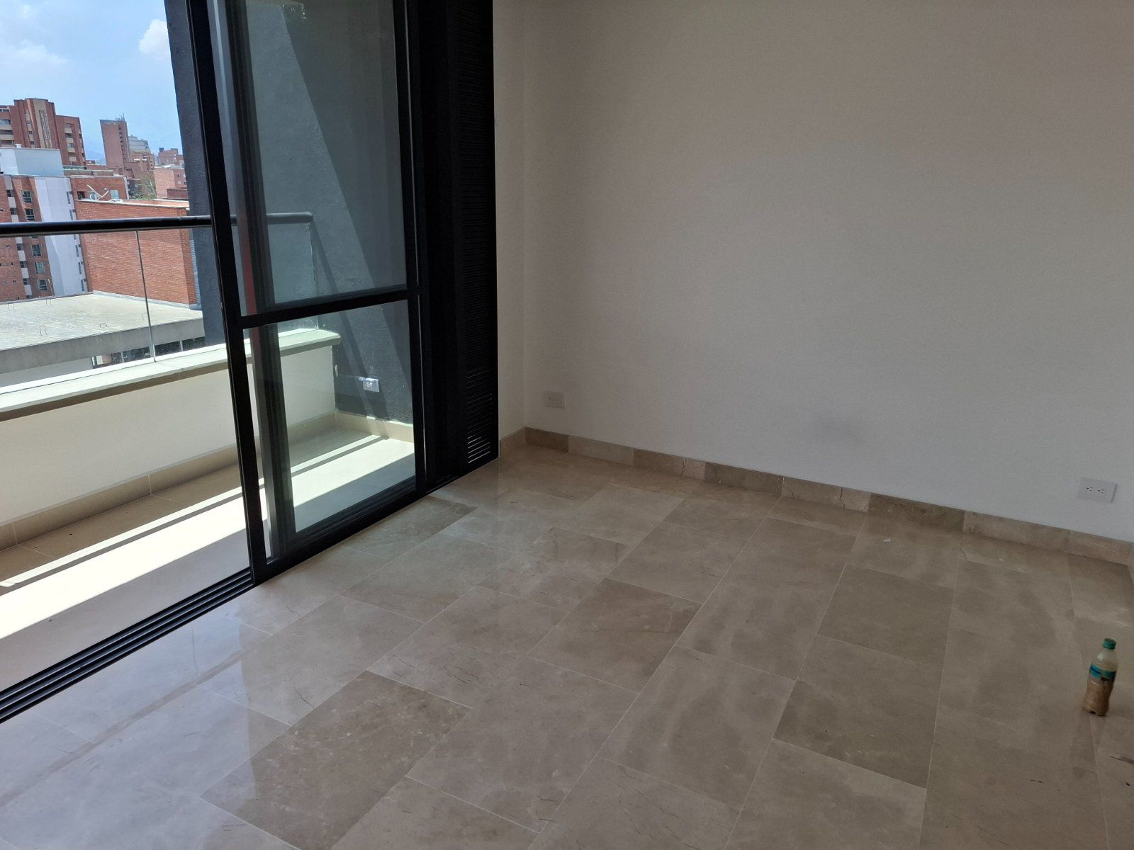 APARTAMENTO EN VENTA UBICADO EN MEDELLIN SECTOR LAURELES - 2