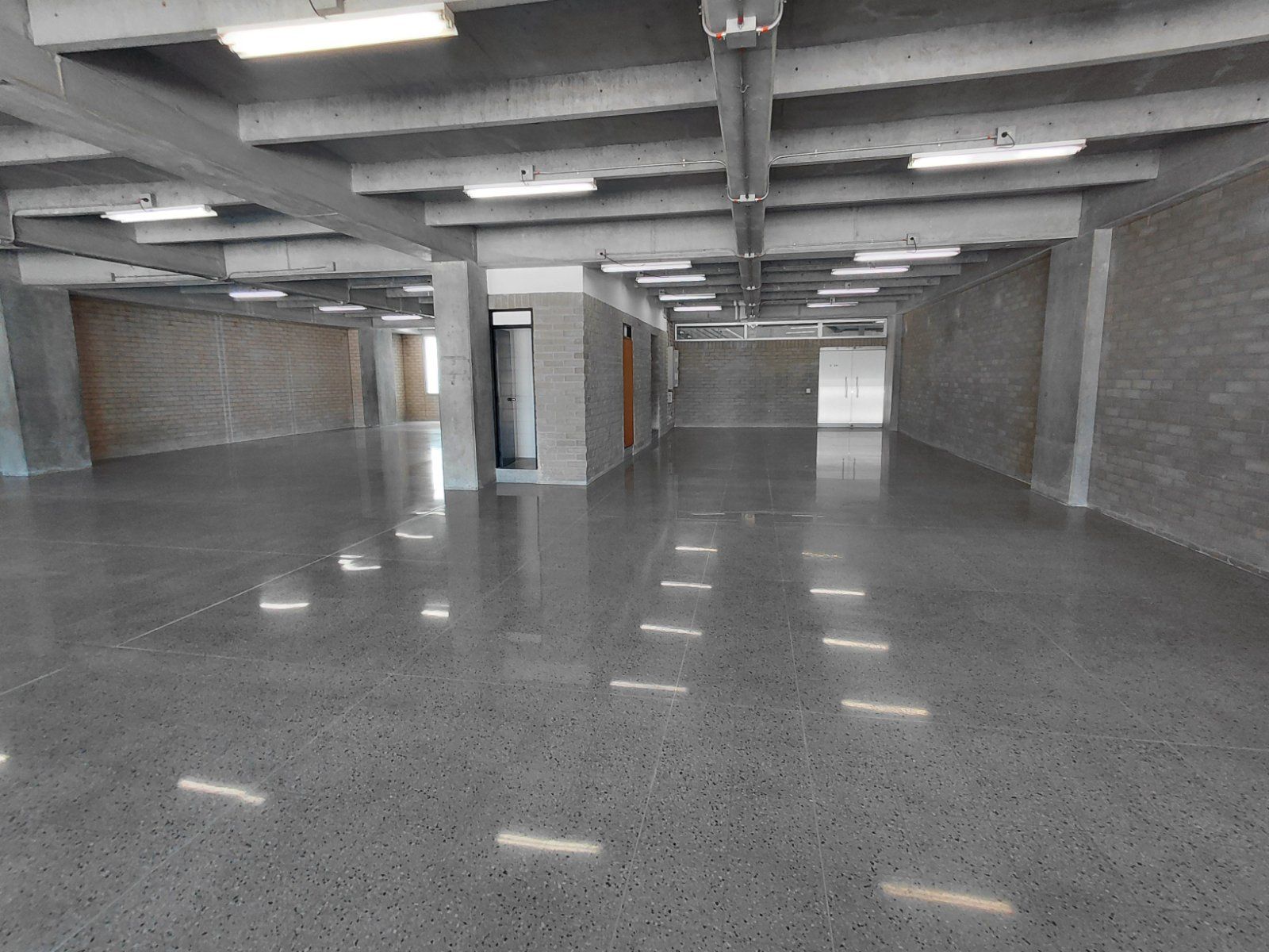 OFICINA EN ARRIENDO UBICADO EN MEDELLIN SECTOR GUAYABAL - 2