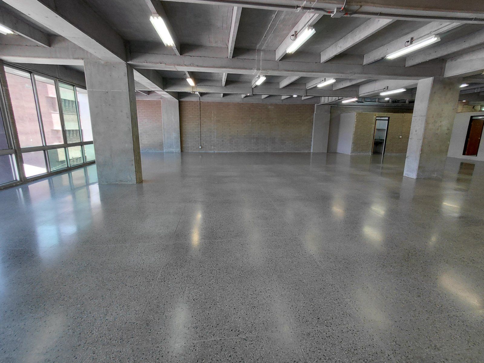 OFICINA EN ARRIENDO UBICADO EN MEDELLIN SECTOR GUAYABAL - 2