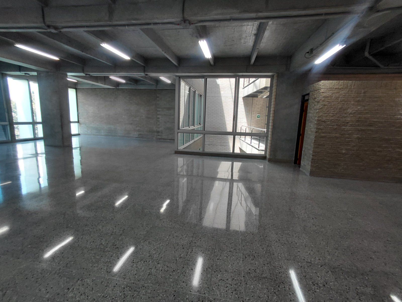 OFICINA EN ARRIENDO UBICADO EN MEDELLIN SECTOR GUAYABAL - 2