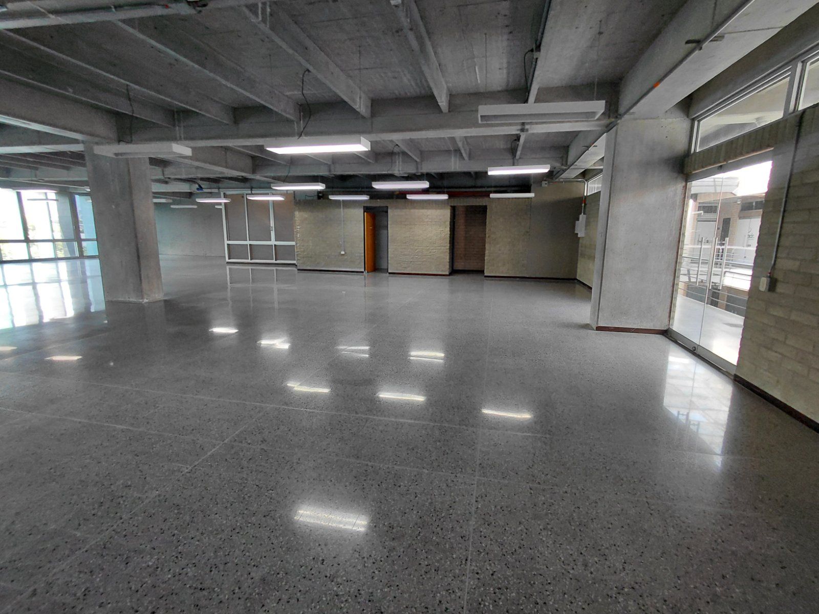 OFICINA EN ARRIENDO UBICADO EN MEDELLIN SECTOR GUAYABAL - 4