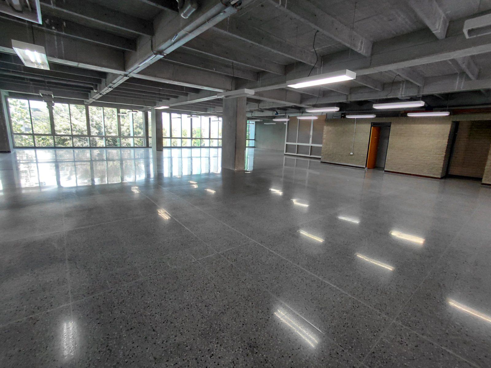 OFICINA EN ARRIENDO UBICADO EN MEDELLIN SECTOR GUAYABAL - 3