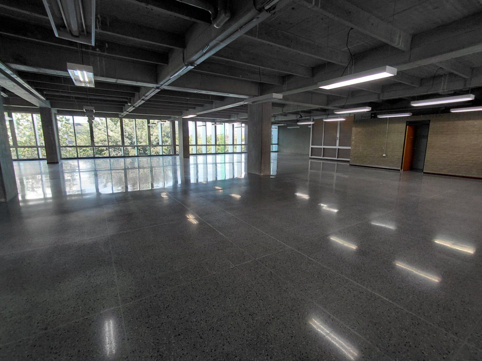 OFICINA EN ARRIENDO UBICADO EN MEDELLIN SECTOR GUAYABAL