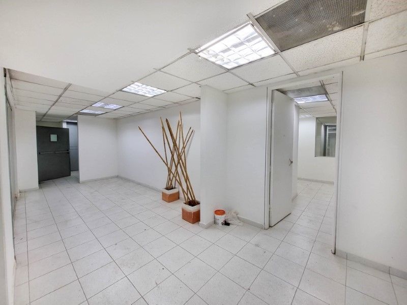 Local en arriendo ubicado en Medellín, sector Centro - 11