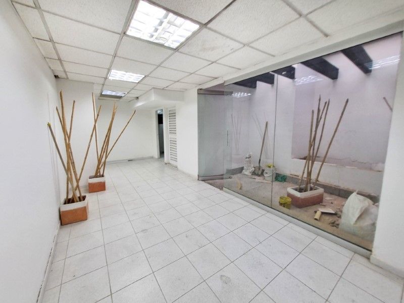 Local en arriendo ubicado en Medellín, sector Centro - 12