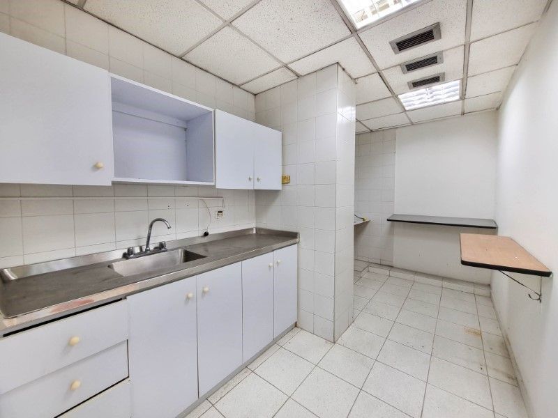 Local en arriendo ubicado en Medellín, sector Centro - 14