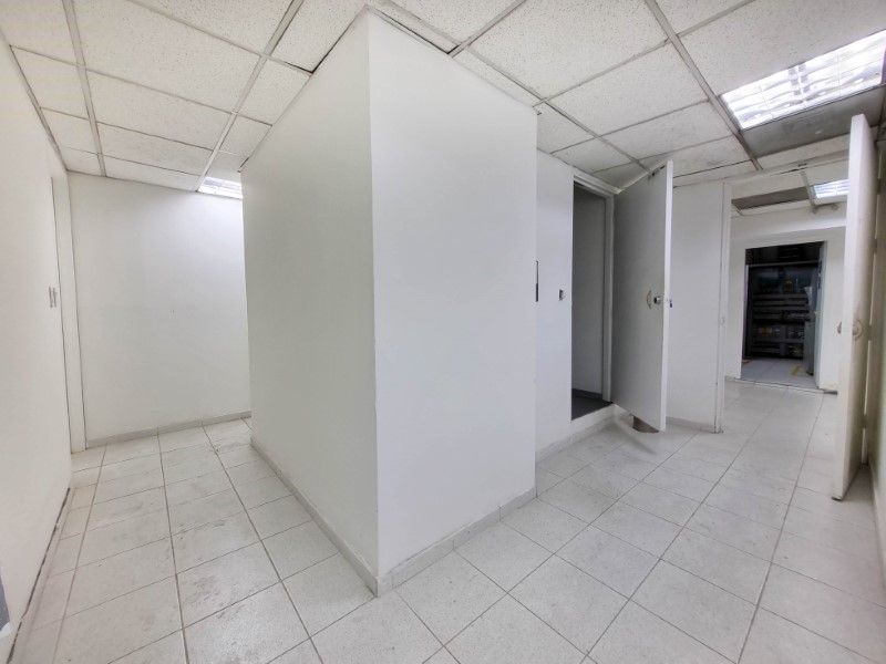 Local en arriendo ubicado en Medellín, sector Centro - 15