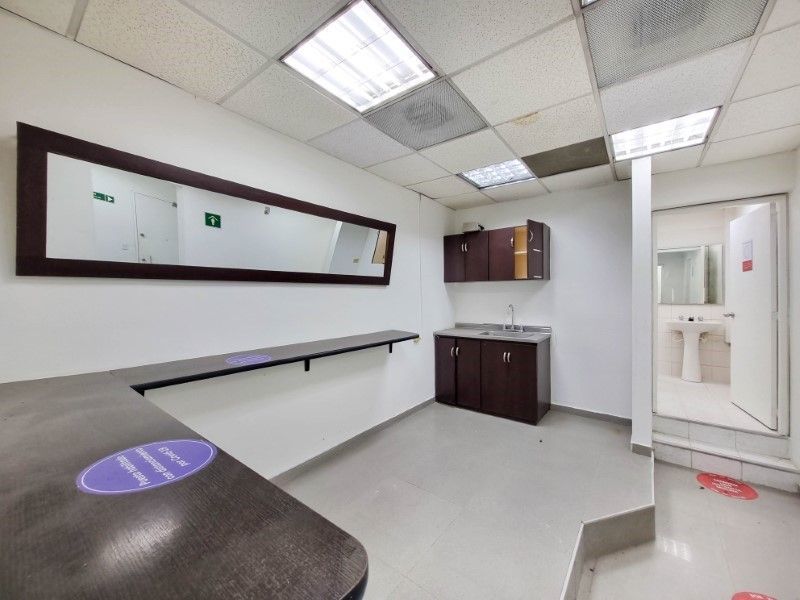 Local en arriendo ubicado en Medellín, sector Centro - 36