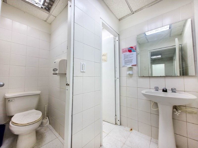Local en arriendo ubicado en Medellín, sector Centro - 37