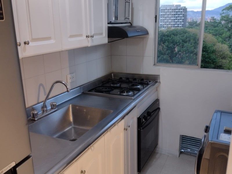 APARTAMENTO AMOBLADO EN ARRIENDO UBICADO EN EL POBLADO SECTOR VILLA CARLOTA - 2