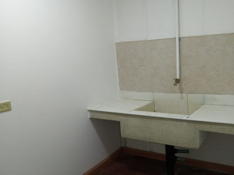 Oficina en arriendo ubicada en Medellín, sector Lleras - 8
