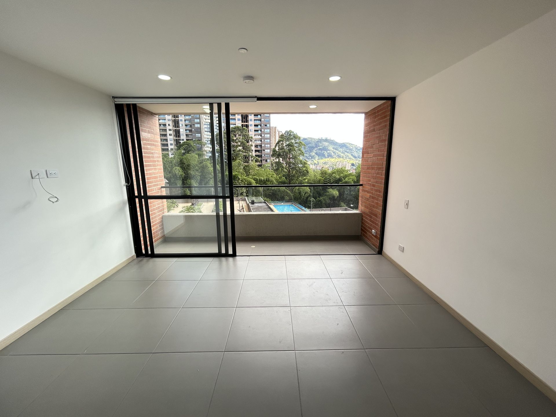 APARTAMENTO EN ARRIENDO UBICADO EN ENVIGADO SECTOR LOMA DE LAS BRUJAS - 3