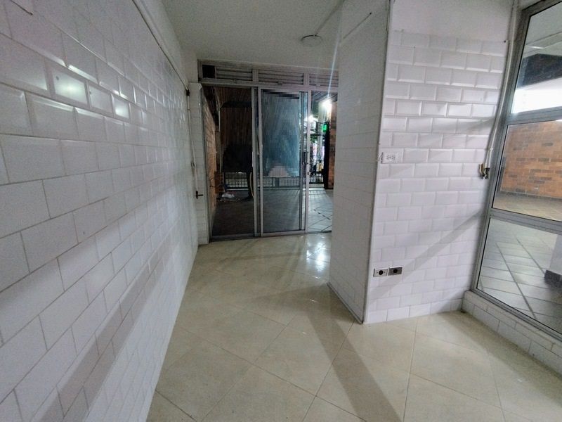 Local en arriendo ubicado en Medellín, sector Centro de la Ciudad - 2
