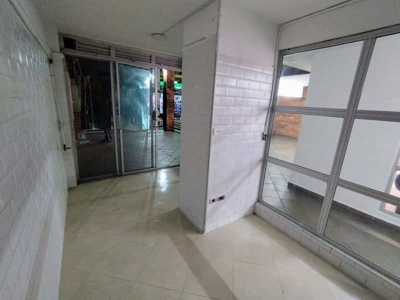 Local en arriendo ubicado en Medellín, sector Centro de la Ciudad - 3