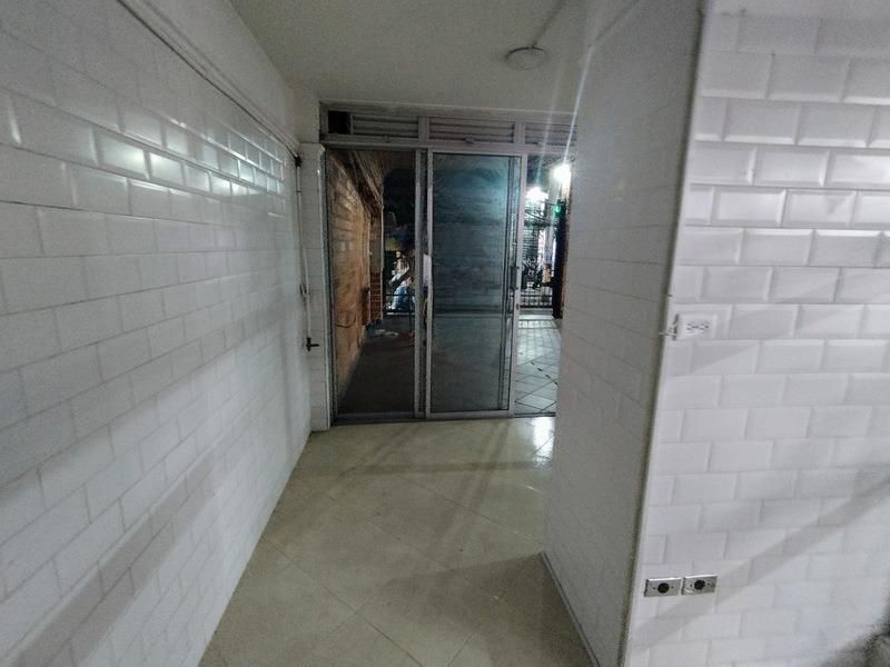 Local en arriendo ubicado en Medellín, sector Centro de la Ciudad - 4