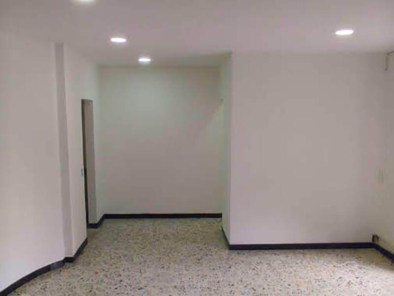 Local en arriendo ubicado en Medellín, sector Candelaria - 2