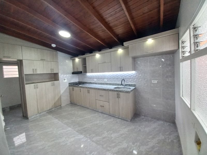 Casa en arriendo ubicada en Medellín, sector Calasanz - 6