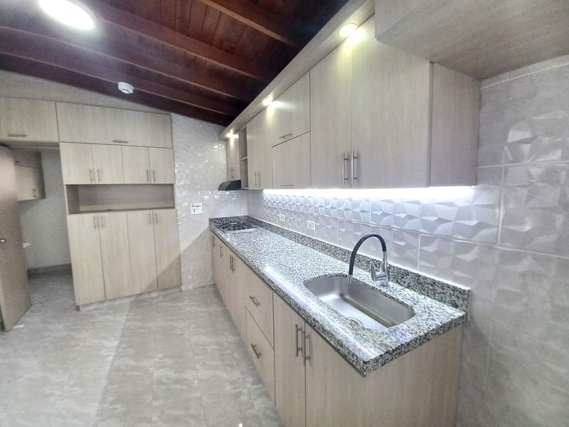 Casa en arriendo ubicada en Medellín, sector Calasanz - 8