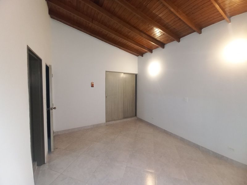 Casa en arriendo ubicada en Medellín, sector Calasanz - 12