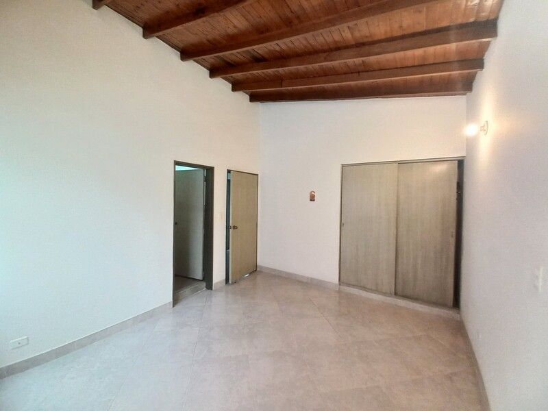 Casa en arriendo ubicada en Medellín, sector Calasanz - 13