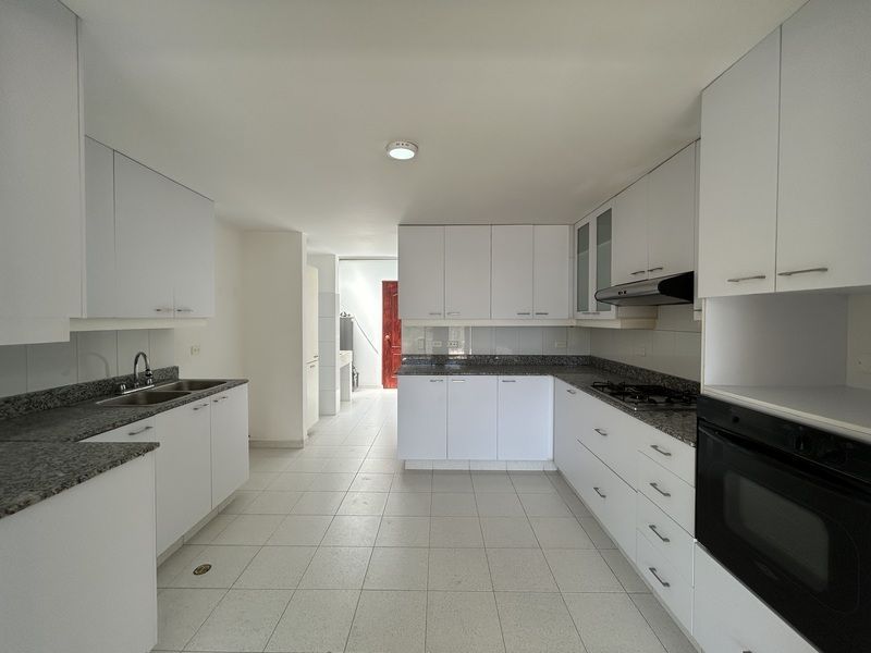 Casa en arriendo ubicada en Envigado, sector La Sebastiana - 4
