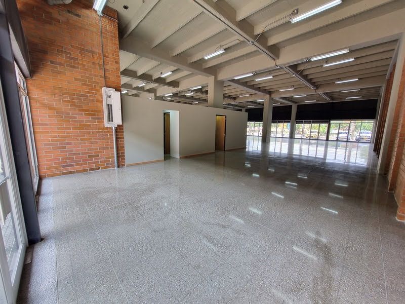 Local en arriendo ubicado en Medellín, sector Guayabal - 2